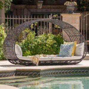 Relaxing Outdoor Daybeds
