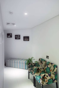 Simple White Hallway Decor Ideas