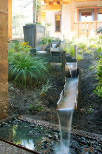 Use Metal Elements In Landscaping Ideas